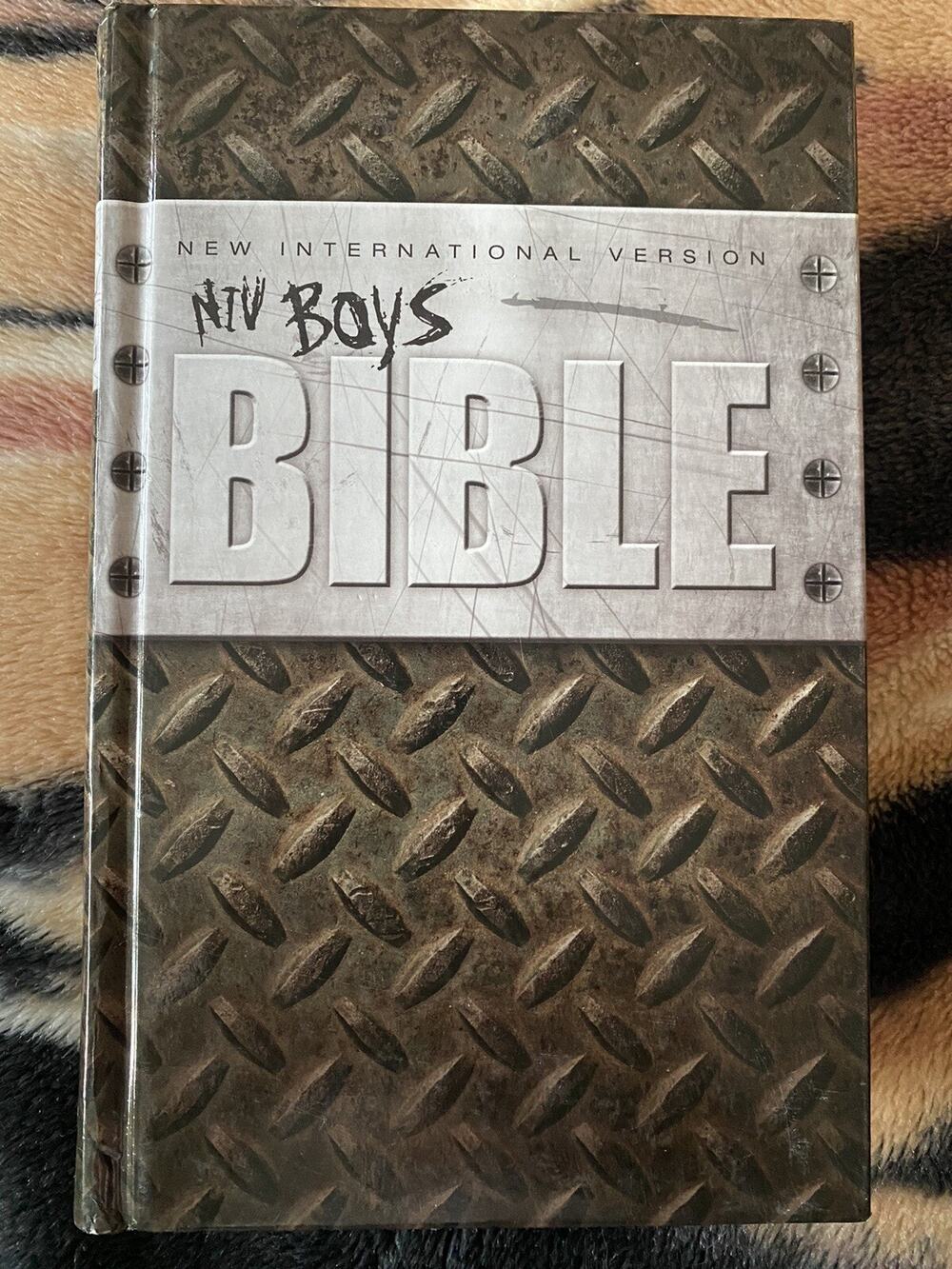 NIV Boys' Bible with studies by Zonderkidz (2011, Hardcover) READ